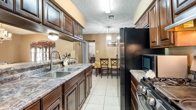 1702 Ann Arbor, San Antonio, TX 78224