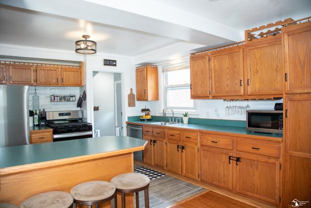 9706 Sterling Avenue, Allen Park, MI 48101