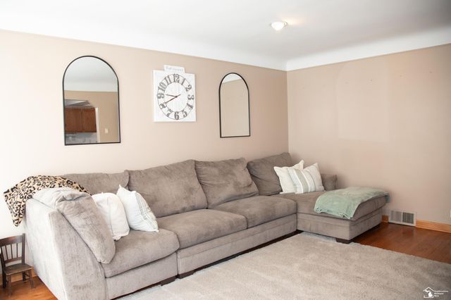 9706 Sterling Avenue, Allen Park, MI 48101