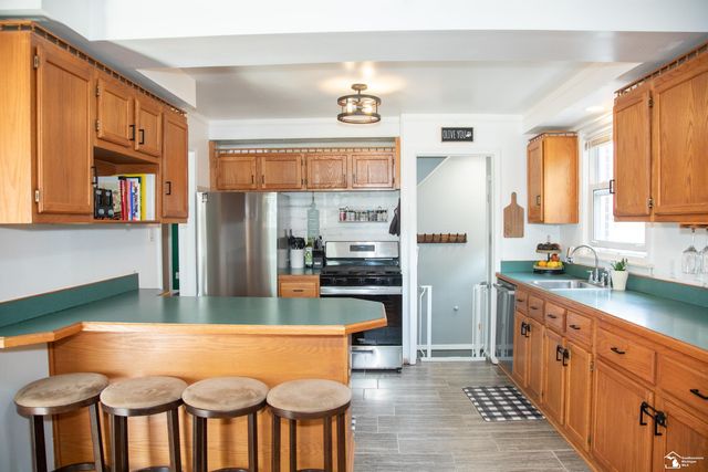 9706 Sterling Avenue, Allen Park, MI 48101
