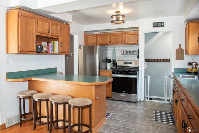 9706 Sterling Avenue, Allen Park, MI 48101