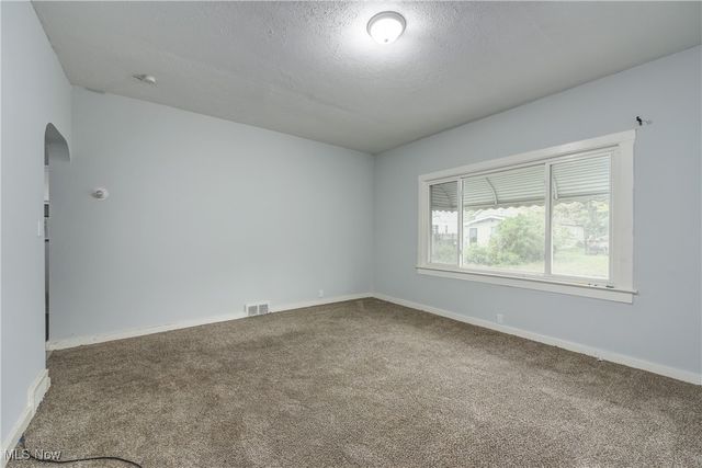 5678 Hamlet Avenue, Cleveland, OH 44127