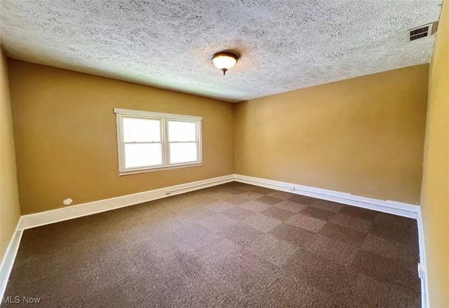 5678 Hamlet Avenue, Cleveland, OH 44127