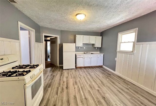 5678 Hamlet Avenue, Cleveland, OH 44127