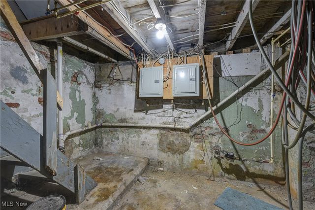 5678 Hamlet Avenue, Cleveland, OH 44127