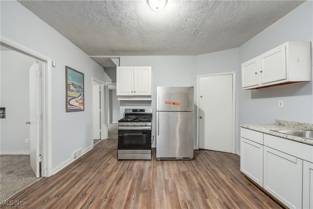 5678 Hamlet Avenue, Cleveland, OH 44127