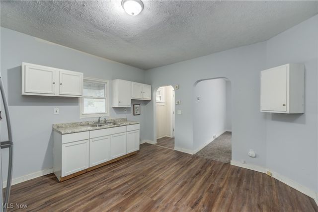 5678 Hamlet Avenue, Cleveland, OH 44127