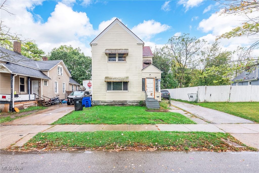 5678 Hamlet Avenue, Cleveland, OH 44127
