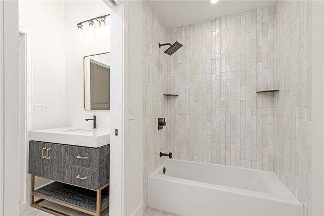 12 Daggett Court 2, Providence, RI 02906