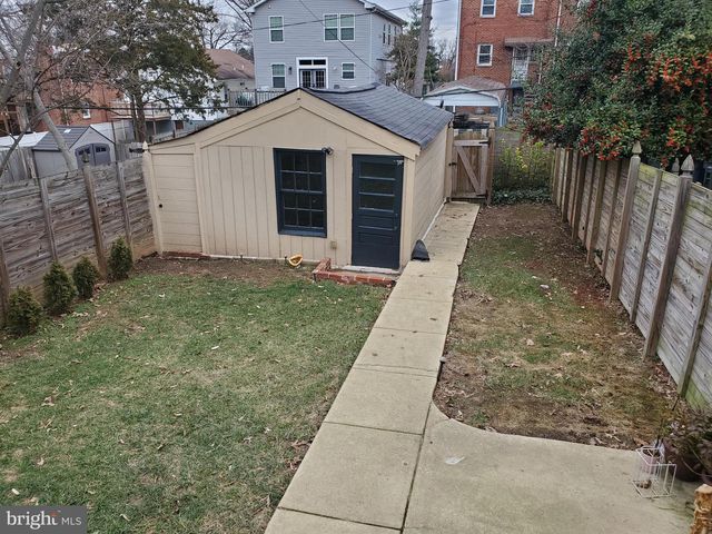 30 53RD ST SE, Washington, DC 20019