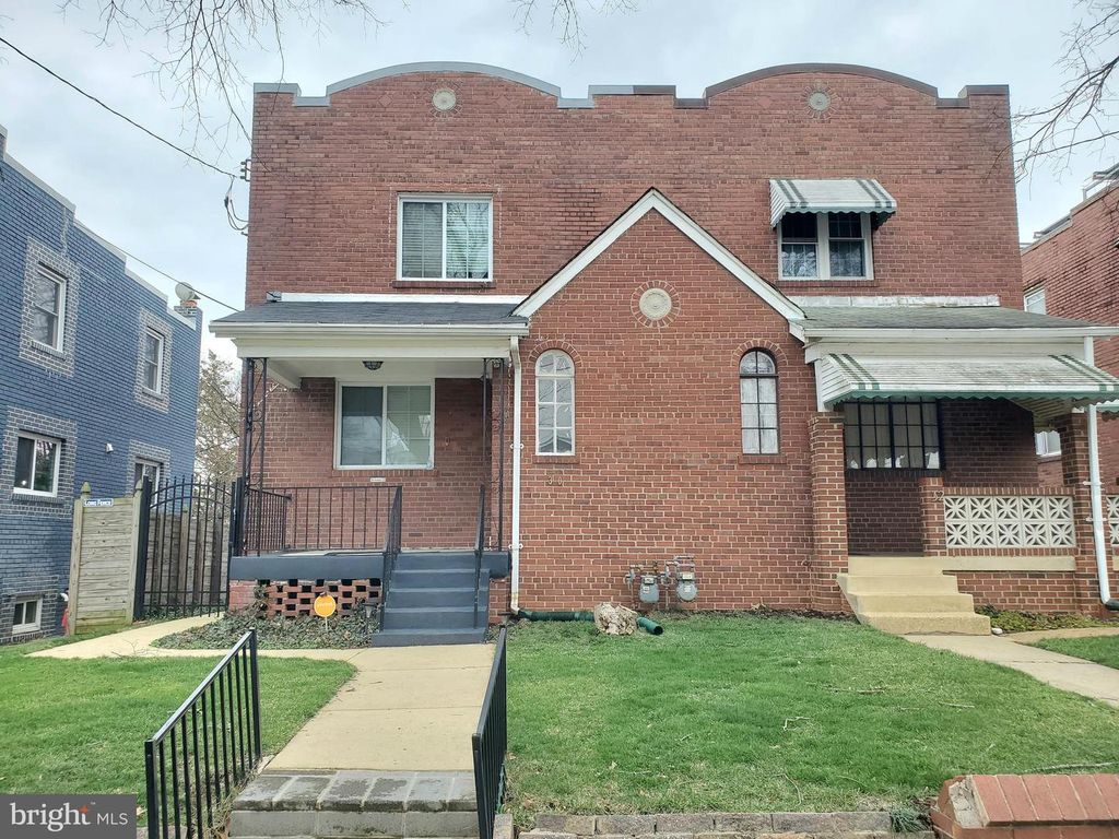30 53RD ST SE, Washington, DC 20019