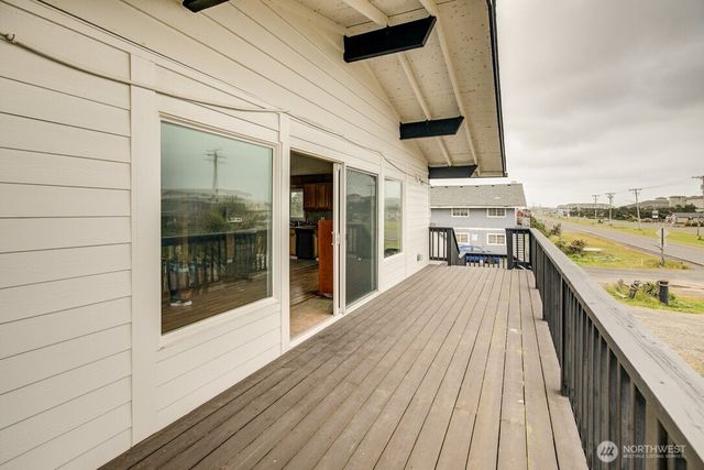 798 Ocean Shores Boulevard NW, Ocean Shores, WA 98569