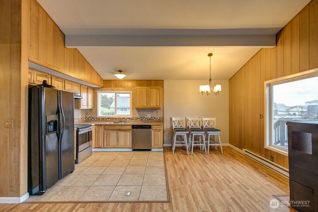 798 Ocean Shores Boulevard NW, Ocean Shores, WA 98569