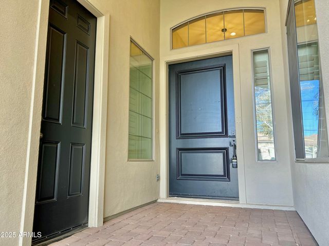 863 W Bluebird Drive, Chandler, AZ 85286