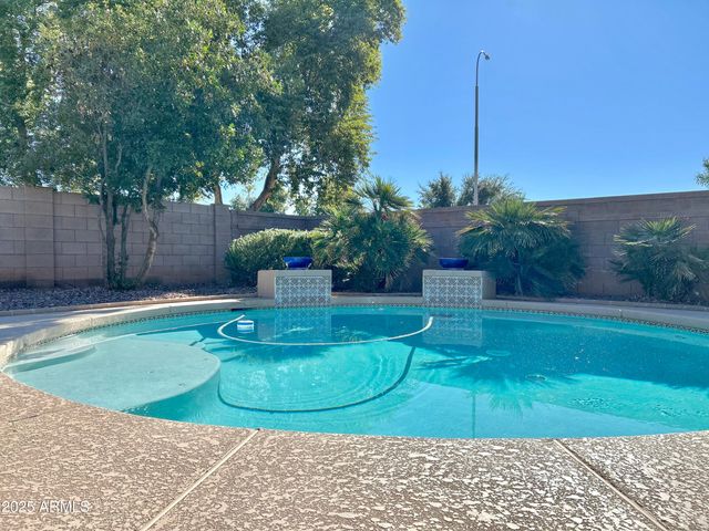 863 W Bluebird Drive, Chandler, AZ 85286