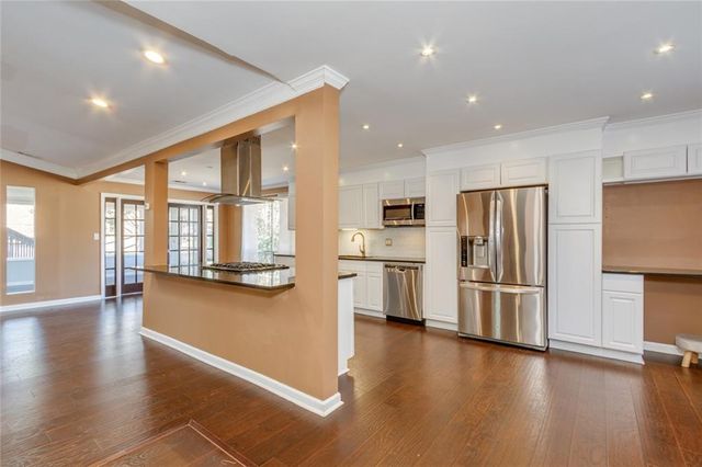 1050 Terramont Drive, Roswell, GA 30076