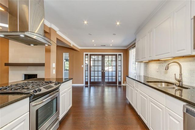 1050 Terramont Drive, Roswell, GA 30076