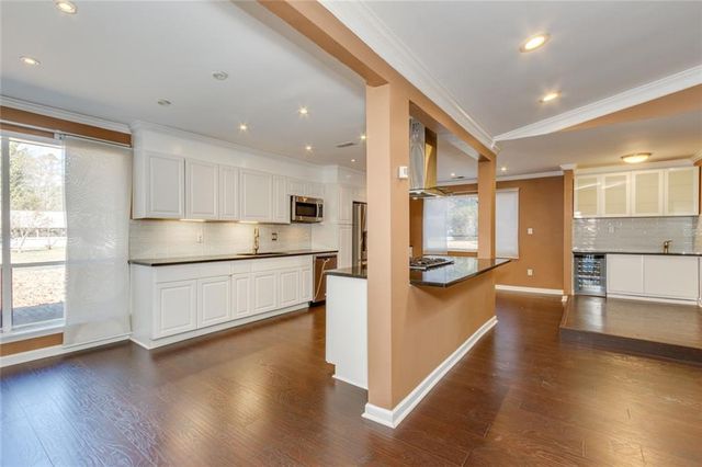 1050 Terramont Drive, Roswell, GA 30076