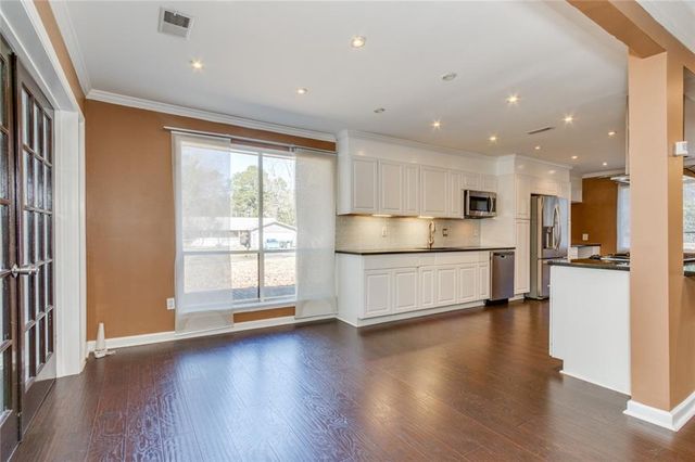 1050 Terramont Drive, Roswell, GA 30076