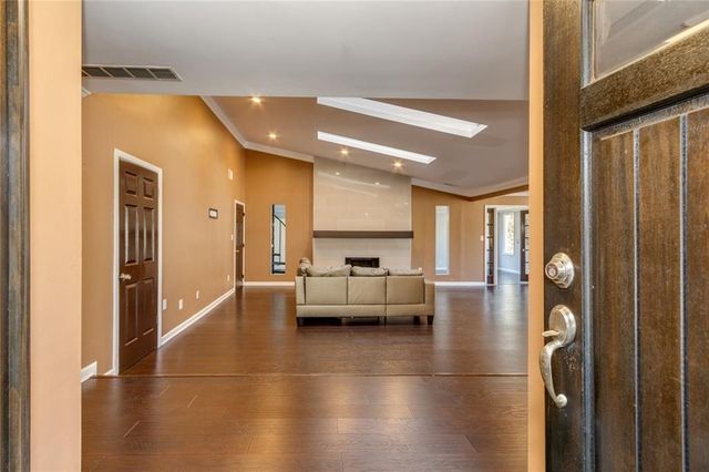 1050 Terramont Drive, Roswell, GA 30076