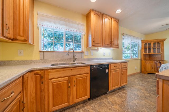 6908 Riata Drive, Redding, CA 96002