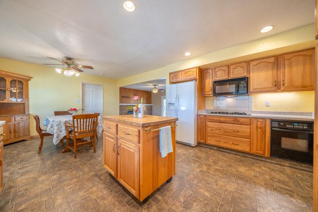 6908 Riata Drive, Redding, CA 96002