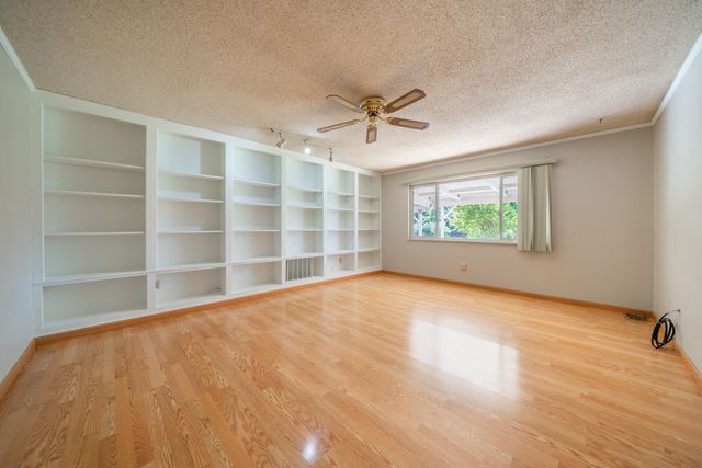 6908 Riata Drive, Redding, CA 96002