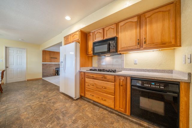 6908 Riata Drive, Redding, CA 96002