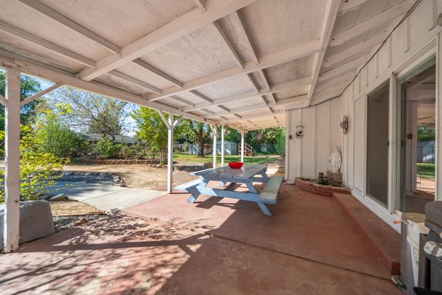 6908 Riata Drive, Redding, CA 96002