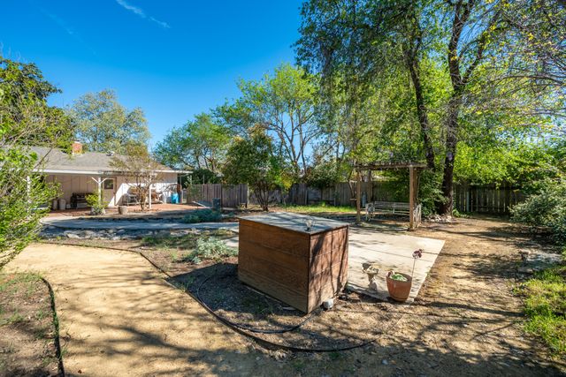 6908 Riata Drive, Redding, CA 96002