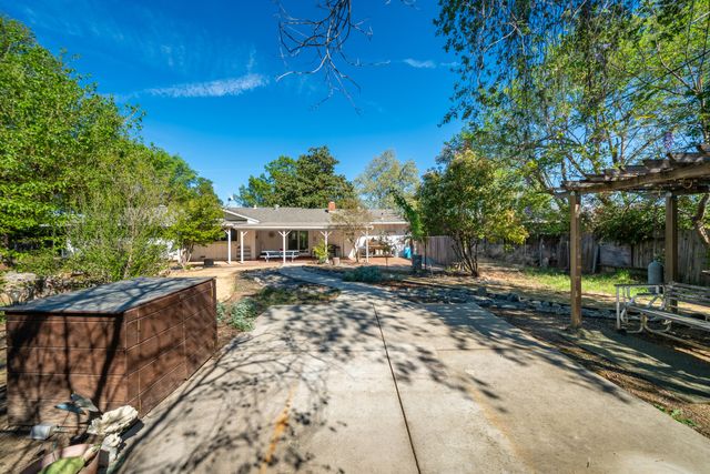 6908 Riata Drive, Redding, CA 96002