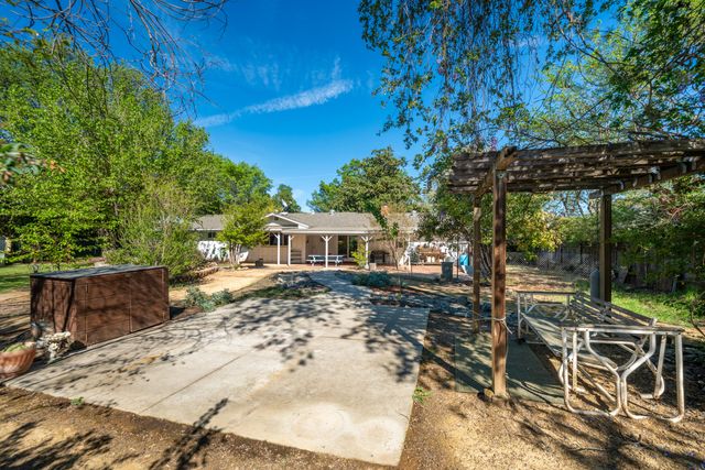 6908 Riata Drive, Redding, CA 96002