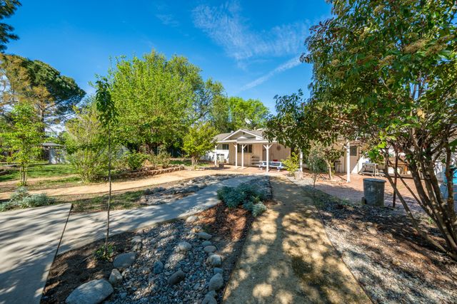 6908 Riata Drive, Redding, CA 96002