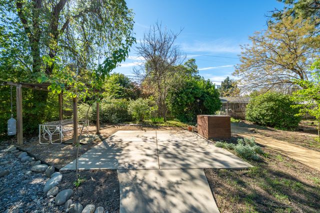 6908 Riata Drive, Redding, CA 96002
