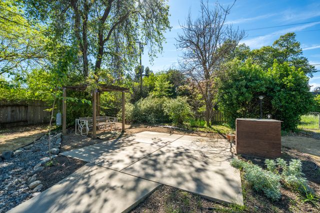 6908 Riata Drive, Redding, CA 96002