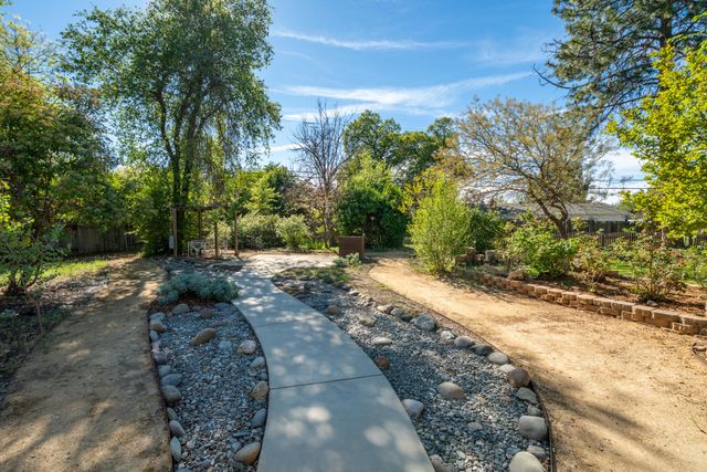 6908 Riata Drive, Redding, CA 96002