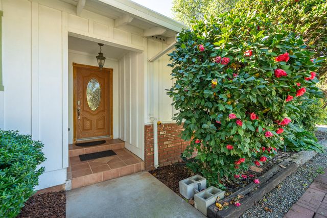 6908 Riata Drive, Redding, CA 96002
