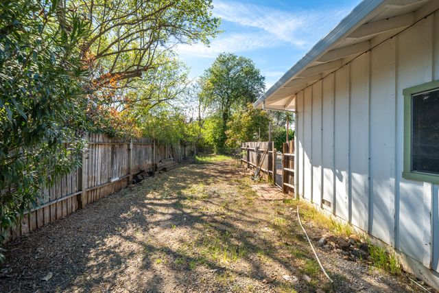 6908 Riata Drive, Redding, CA 96002