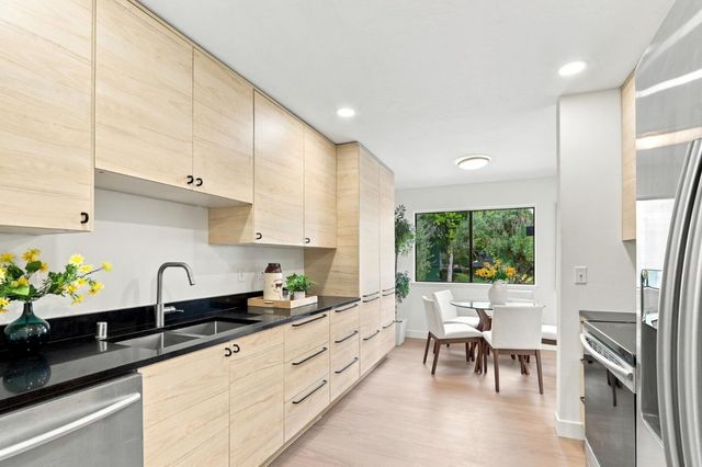 777 San Antonio Road 78, Palo Alto, CA 94303