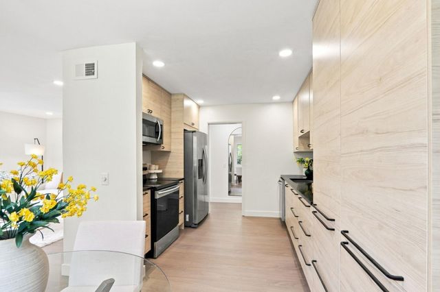777 San Antonio Road 78, Palo Alto, CA 94303