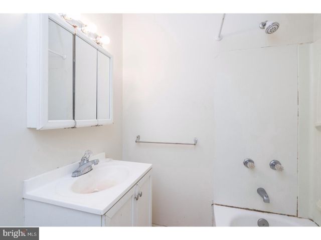 5631 N 11TH ST, Philadelphia, PA 19141