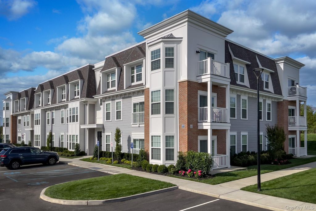 75 Circle Drive 90-106, Central Islip, NY 11722