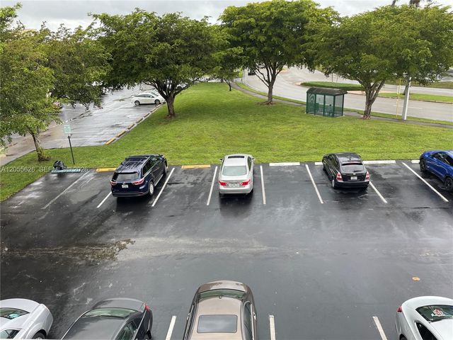 8135 Sunrise Lakes Blvd 309, Sunrise, FL 33322