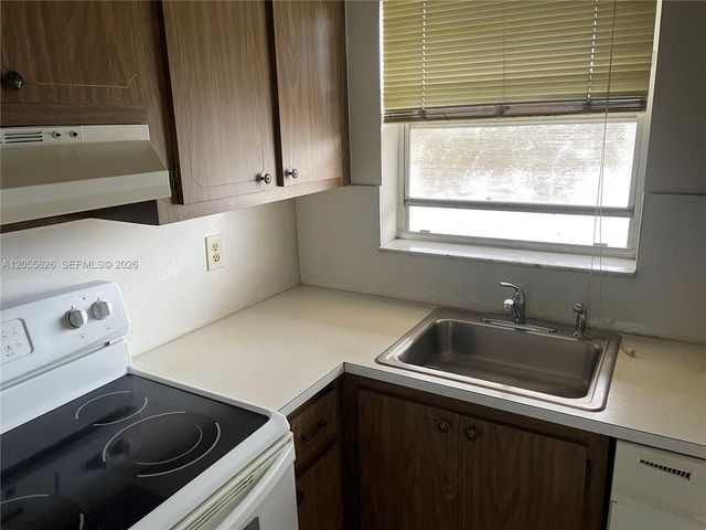 8135 Sunrise Lakes Blvd 309, Sunrise, FL 33322