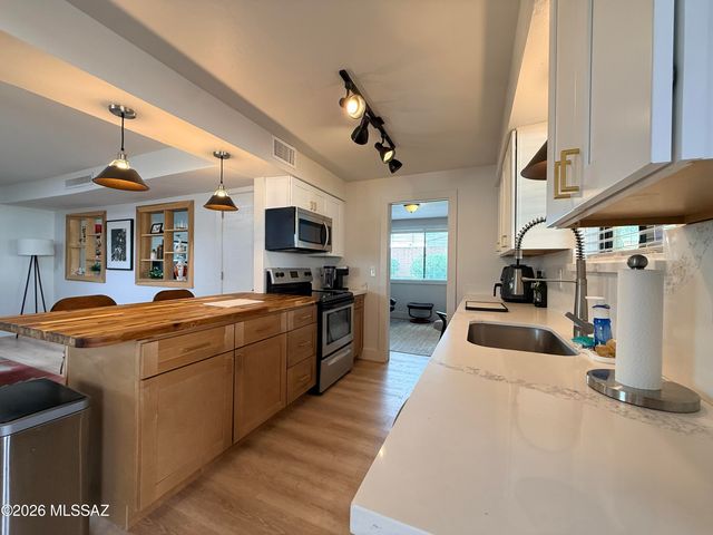 2523 W Calle Paraíso, Tucson, AZ 85745