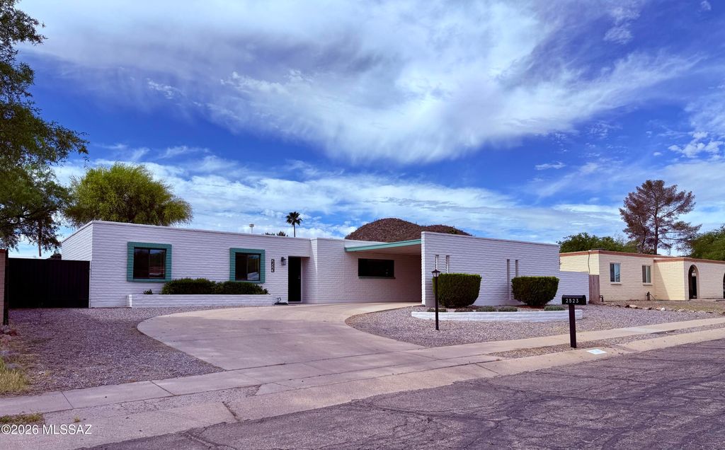 2523 W Calle Paraíso, Tucson, AZ 85745