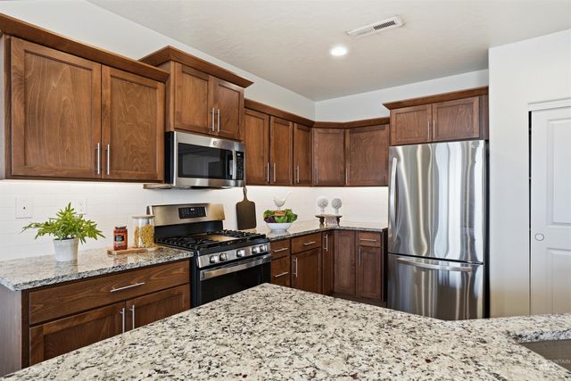 18522 White Rose Pl, Nampa, ID 83687