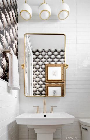 11832 Canoga Avenue, Chatsworth, CA 91311