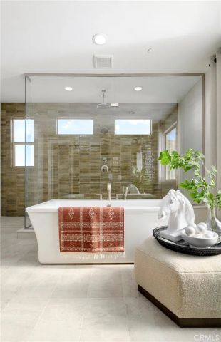 11832 Canoga Avenue, Chatsworth, CA 91311