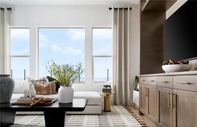 11832 Canoga Avenue, Chatsworth, CA 91311